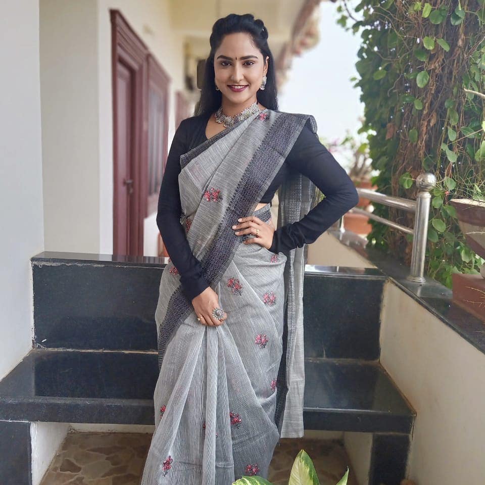 Zee Telugu Tv Anchor Kasi Annapurna In Black Saree Blouse